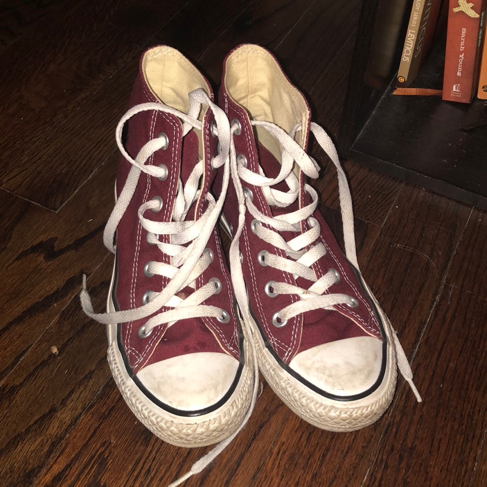 Maroon high top converse
